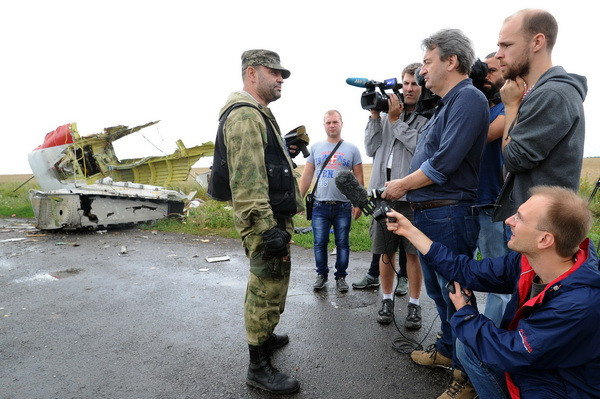 Lập "vùng an ninh" ở nơi rơi máy bay, nhóm của Malaysia tới Kiev ảnh 1