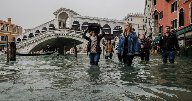 Thành phố Venice của Italy trong đợt ngập lụt năm 2018. (Nguồn: Getty Images) Sụt lún đất thúc đẩy quá trình nước biển dâng ở Địa Trung Hải ảnh 1