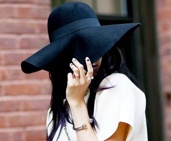 Cách kết hợp nhẫn để tạo nên những bộ phụ kiện ấn tượng ảnh 2