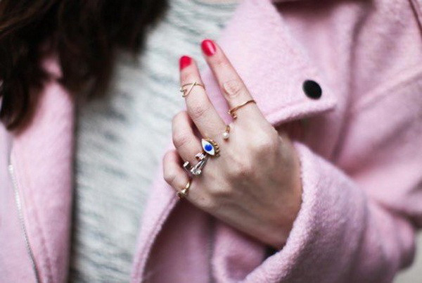 Cách kết hợp nhẫn để tạo nên những bộ phụ kiện ấn tượng ảnh 5