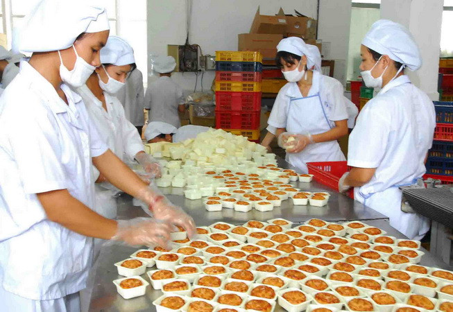 Du học sinh Việt Nam tại Australia bán bánh trung thu làm từ thiện ảnh 1