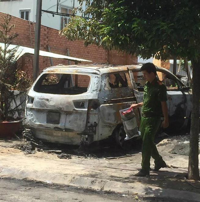 Đồng Nai: Cháy xe ôtô nghi bị đối tượng lạ mặt ném bom xăng ảnh 2