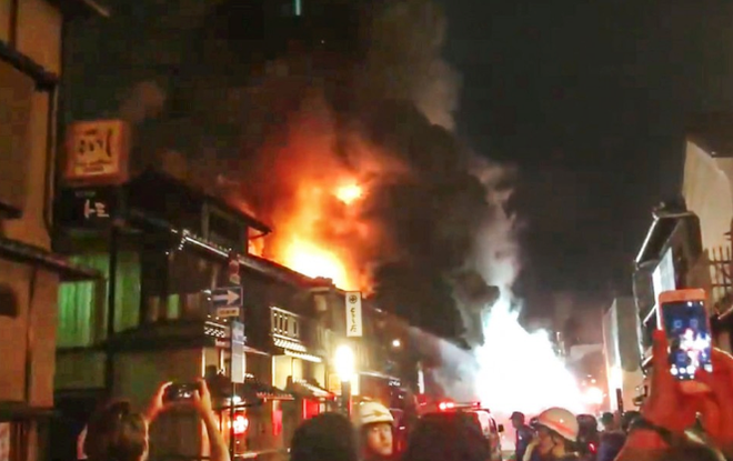 Cháy nhà hàng tại khu phố du lịch ở thành phố Kyoto của Nhật Bản ảnh 1