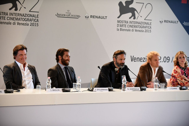 Dàn sao Everest tỏa sáng trên thảm đỏ Liên hoan phim Venice ảnh 2