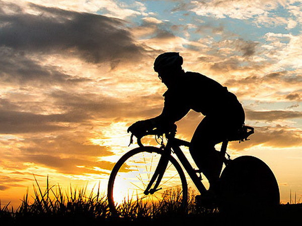 Cổ động viên 52 tuổi đạp xe 3.000km từ Argentina đến Brazil ảnh 1