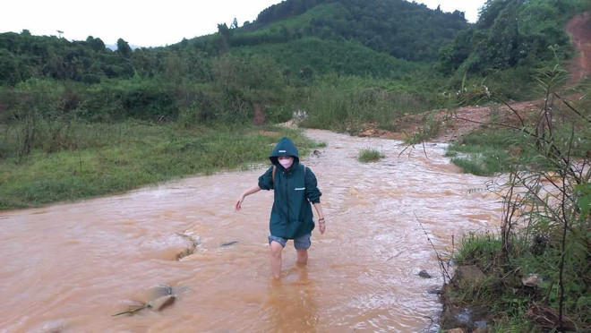 co giao pham thi thom_deo ai_quang ngai 2.jpg