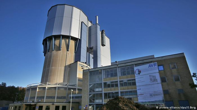 Đối tượng tấn công Paris đã nhắm tới cơ sở nguyên tử ở Đức ảnh 1