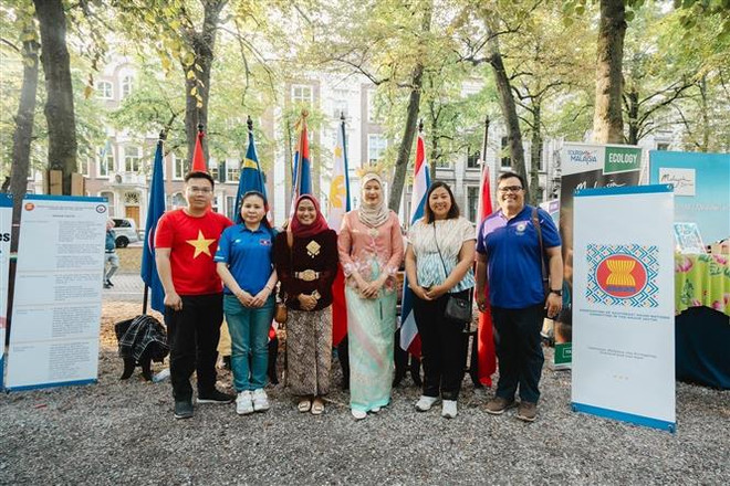 Độc đáo sản vật Việt Nam tại Lễ hội các Đại sứ quán ở Hà Lan ảnh 3