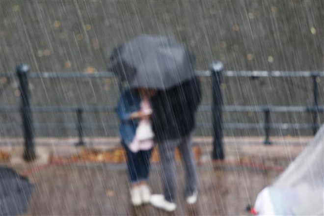 Ảnh minh họa. (Ảnh: AFP/TTXVN) Tây Ban Nha: Thủ đô Madrid kêu gọi cư dân ở nhà do lo ngại mưa lớn ảnh 1