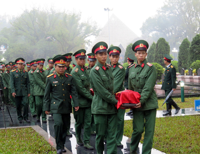 An táng hài cốt liệt sỹ quân tình nguyện Việt Nam hy sinh tại Lào ảnh 1