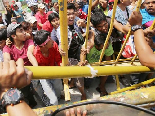 Philippines: Đụng độ ngay trước buổi đọc diễn văn của Tổng thống ảnh 1