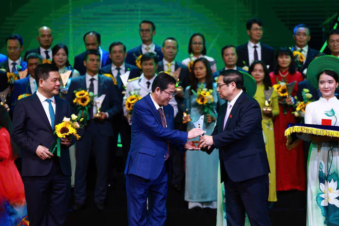 TT trao cup cho HDbank.jpg