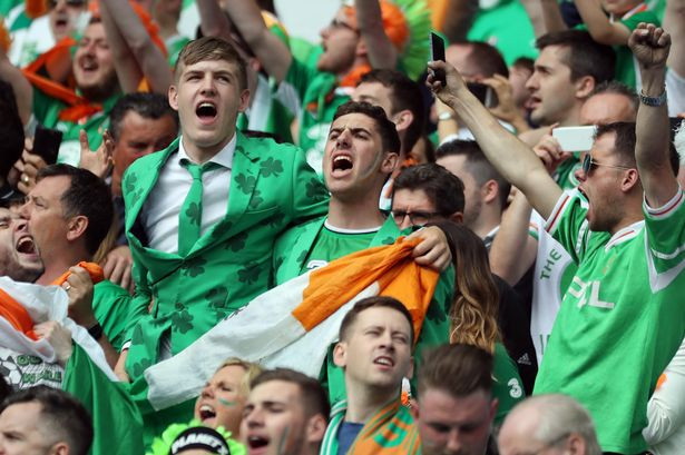 Các cổ động viên Cộng hòa Ireland ở EURO 2016. (Nguồn: Getty) EURO 2016: Cổ động viên Ireland chinh phục nước Pháp ảnh 1