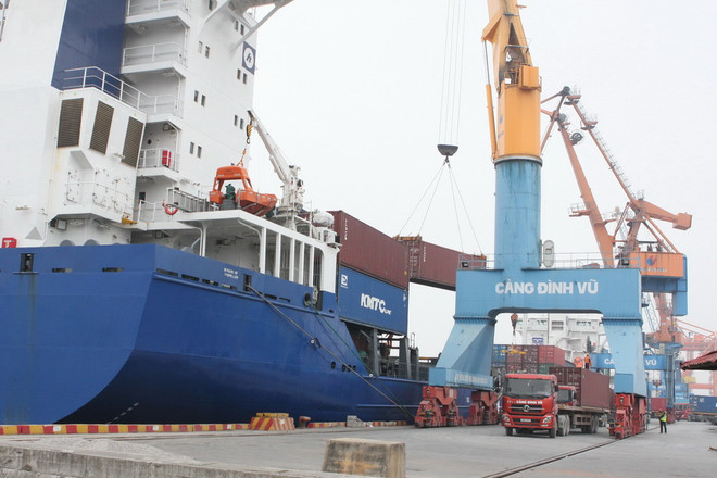 Cảng Hải Phòng ùn tắc do việc cân kiểm soát tải trọng xe ảnh 1