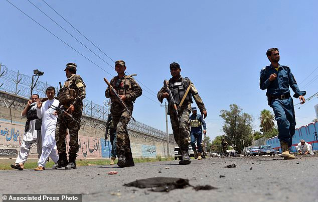 Afghanistan: Nổ trước một tòa nhà chính phủ tại thủ đô Kabul ảnh 1