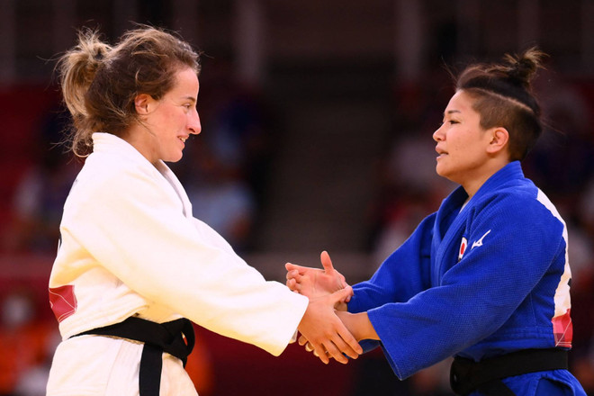 Đoàn thể thao Nhật Bản giành được huy chương Olympic đầu tiên ảnh 1