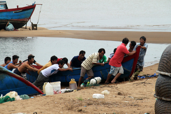 Tỉnh Phú Yên gấp rút triển khai các biện pháp ứng phó bão số 4 ảnh 1