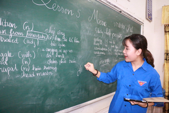 Lớp học dạy tiếng Anh miễn phí cho học sinh vùng khó ở huyện Nghi Lộc, tỉnh Nghệ An. (Ảnh: Bích Huệ/TTXVN) Nâng cao chất lượng dạy, học tiếng Anh: Cần tạo động lực cho người học ảnh 1