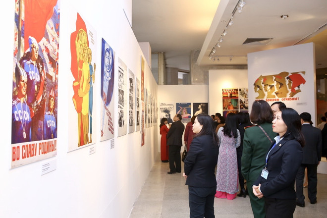 Triển lãm “Phụ nữ Xô Viết: Người công dân, Người lao động, Người mẹ" ảnh 1