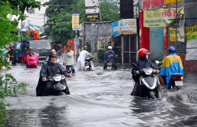 Phía Bắc mưa rào bất chợt, vùng biển phía Nam nguy cơ lốc xoáy ảnh 1