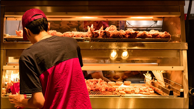 COVID-19 buộc nhiều thiếu niên Mỹ chọn mưu sinh thay vì học tiếp ảnh 1