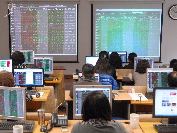 Chứng khoán tìm lại sắc xanh, VN-Index tiến gần mốc 590 điểm ảnh 1