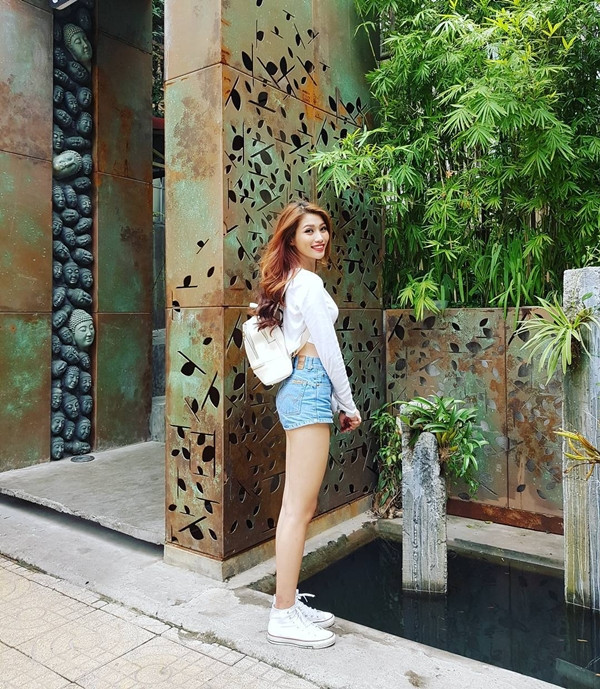 "Xúng xính" váy áo cùng các người đẹp xuống phố đón Thu ảnh 9