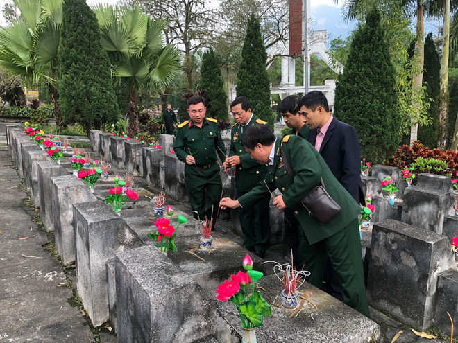 Hội Cựu chiến binh TTXVN tri ân các liệt sỹ hy sinh bảo vệ biên giới ảnh 1