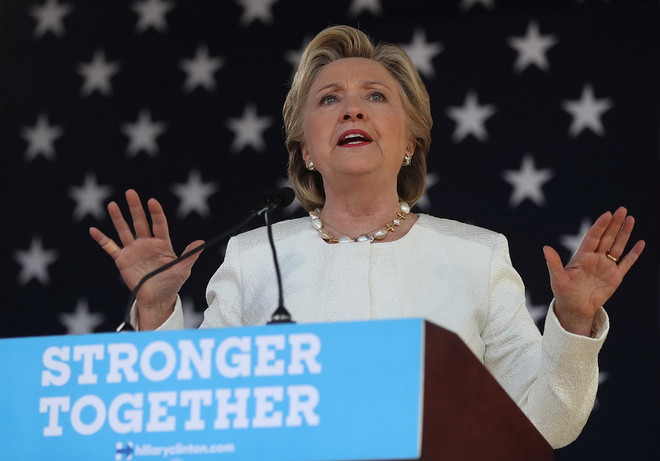 Bà Hillary Clinton tái lập ưu thế dẫn trước ông Trump 6 điểm ảnh 1