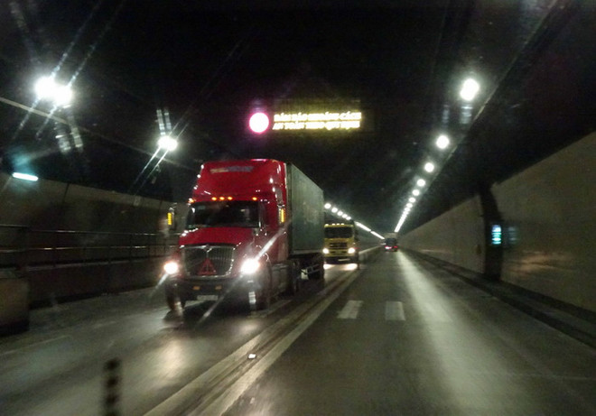 Không có chủ trương cắt điện tại hầm đường bộ Hải Vân ảnh 1