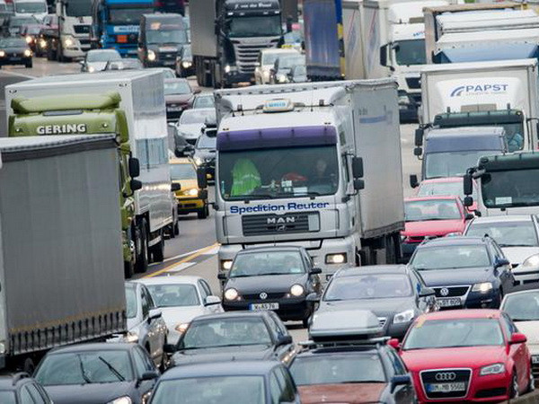 Quê hương của các dòng xe sang thắt chặt về quy định lưu thông ôtô ảnh 1