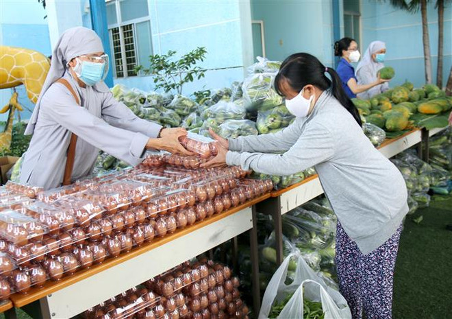 "Chợ 0 đồng" hỗ trợ người dân có hoàn cảnh khó khăn tại Bình Thuận ảnh 3