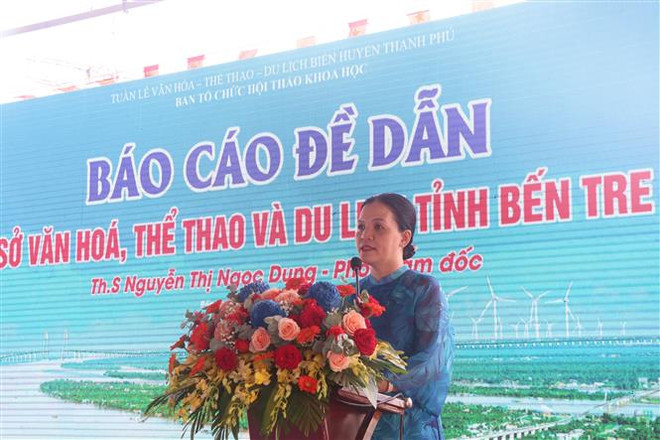 Bà Nguyễn Thị Ngọc Dung - Phó Giám đốc Sở Văn hóa, Thể thao và Du lịch tỉnh Bến Tre phát biểu tại Hội thảo. (Ảnh: Chương Đài/TTXVN) Bến Tre phát triển du lịch thông minh gắn với bảo tồn giá trị di sản ảnh 1