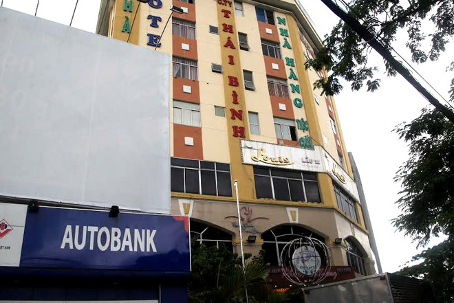 Đi dự tiệc cưới, 15 khách bị mắc kẹt trong thang máy ảnh 1