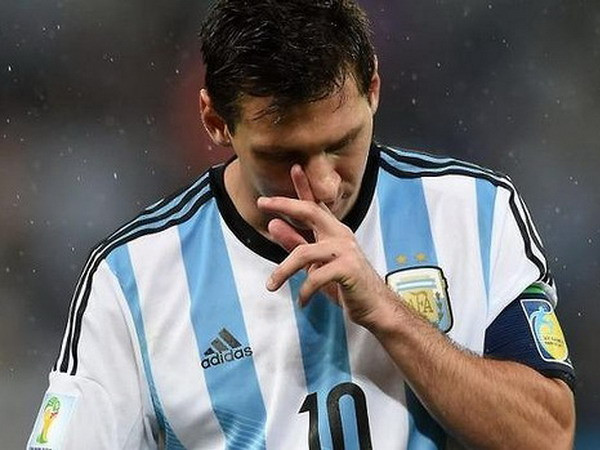 Gary Lineker: Messi không thể so sánh với Diego Maradona ảnh 1