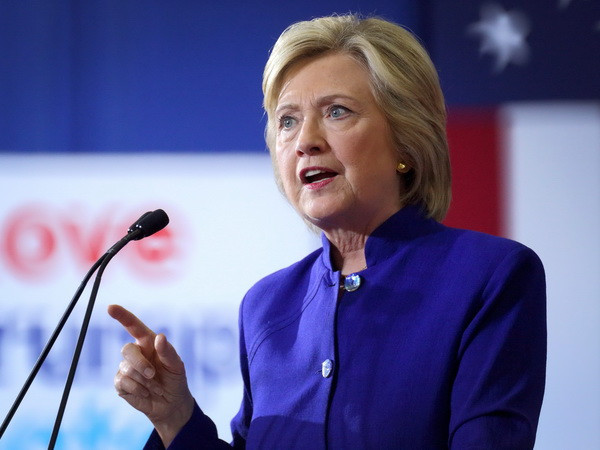 Ứng cử viên Tổng thống của đảng Dân chủ Hillary Clinton. (Nguồn: EPA/TTXVN) Ứng cử viên Hillary Clinton đề xuất tăng thuế đối với người giàu ảnh 1