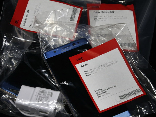 Điện thoại Samsung bốc khói gây báo động trên chuyến bay của IndiGo ảnh 1