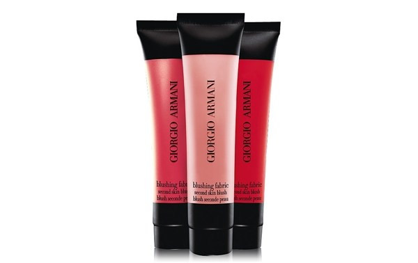 Gương mặt thêm phần rạng rỡ với đôi má ửng hồng màu nắng xuân ảnh 3