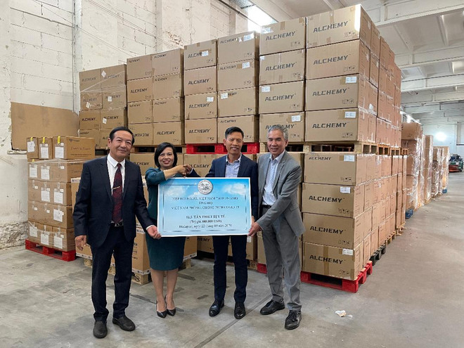 (Ảnh: Hoàng Linh/Vietnam+) Cộng đồng người Việt tại Hungary chung tay ủng hộ quê hương chống dịch ảnh 2