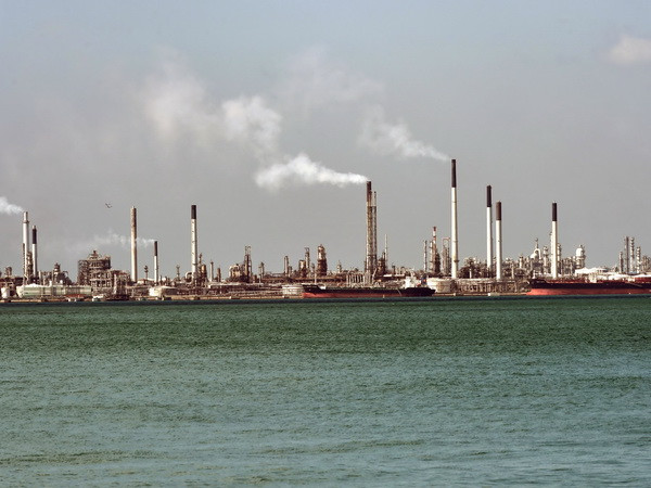 Giá dầu thế giới tăng ngày thứ ba liên tiếp do cắt giảm nguồn cung ảnh 1