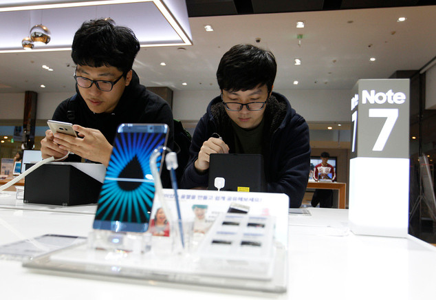 Samsung vẫn cố vớt vát hy vọng ở điện thoại "đen đủi" Note 7 ảnh 1