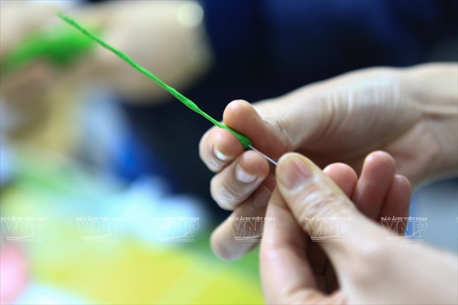 Làm hoa bằng đất sét: Thổi hồn vào những nắm bột đất vô tri ảnh 6