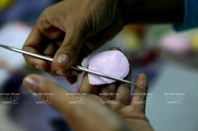 Làm hoa bằng đất sét: Thổi hồn vào những nắm bột đất vô tri ảnh 7