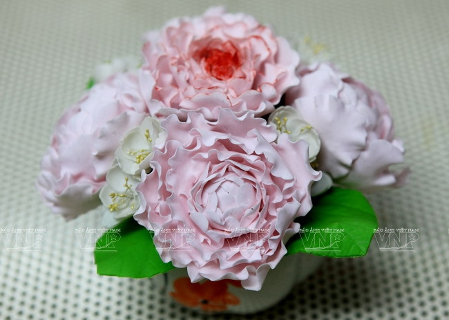 Làm hoa bằng đất sét: Thổi hồn vào những nắm bột đất vô tri ảnh 11