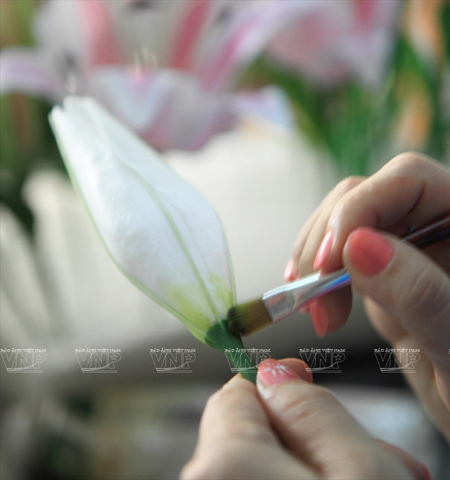 Làm hoa bằng đất sét: Thổi hồn vào những nắm bột đất vô tri ảnh 8