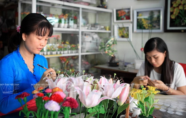 Làm hoa bằng đất sét: Thổi hồn vào những nắm bột đất vô tri ảnh 10