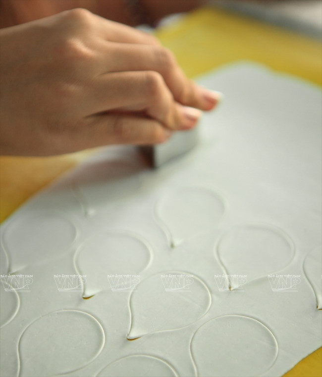 Làm hoa bằng đất sét: Thổi hồn vào những nắm bột đất vô tri ảnh 4