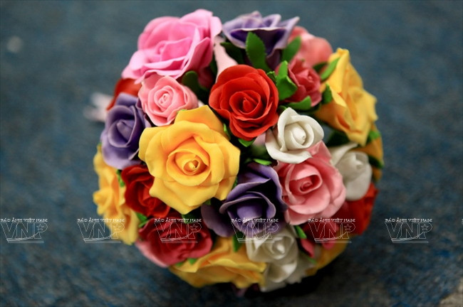 Làm hoa bằng đất sét: Thổi hồn vào những nắm bột đất vô tri ảnh 13