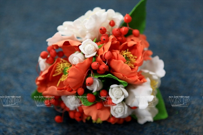 Làm hoa bằng đất sét: Thổi hồn vào những nắm bột đất vô tri ảnh 12