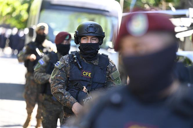 El Salvador huy động hàng nghìn binh lính, cảnh sát truy quét tội phạm ảnh 1